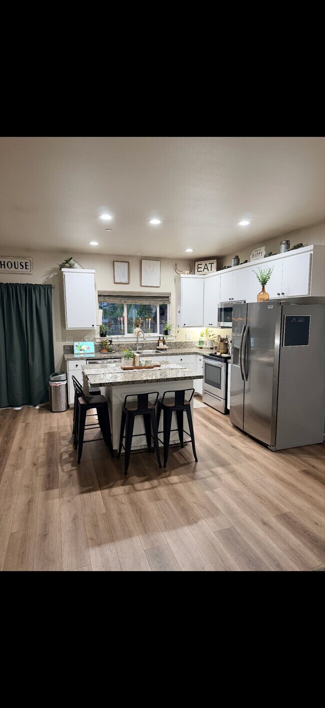 Foto del edificio - 21081 Barnes St