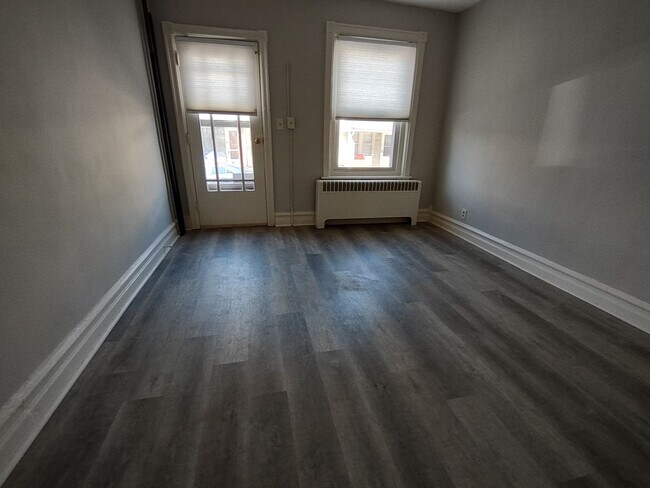 Building Photo - 2 Bedroom for Rent