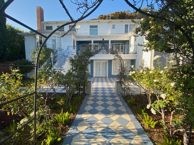 Foto del edificio - 2350 N Vermont Ave