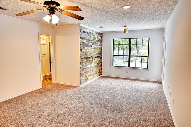 Building Photo - 613 Amberjack Dr