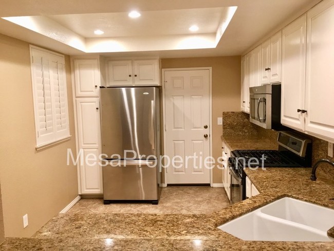 Building Photo - Gorgeous 3 Bed/2.5 Bath Condo in Claremont!