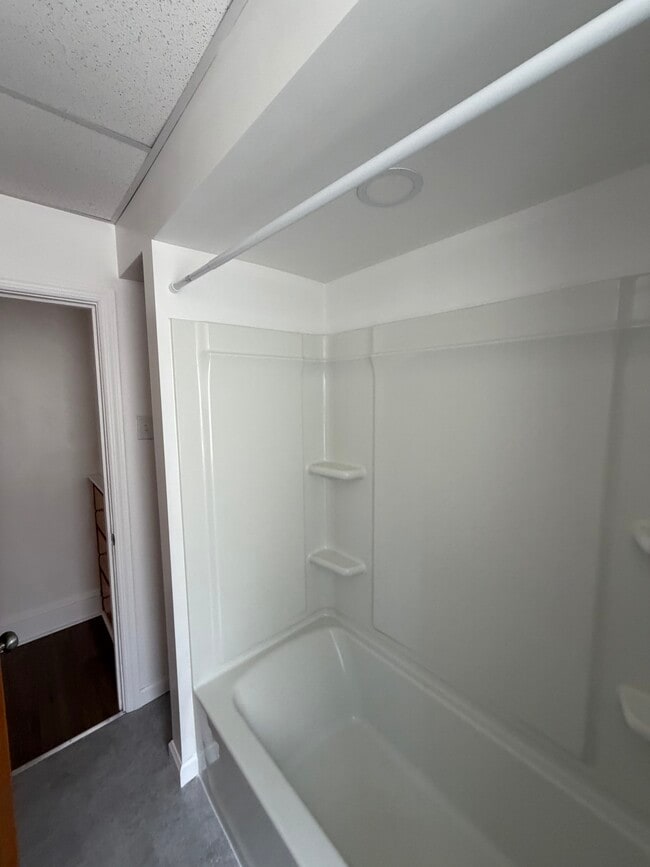 Building Photo - 1810 Capouse Ave