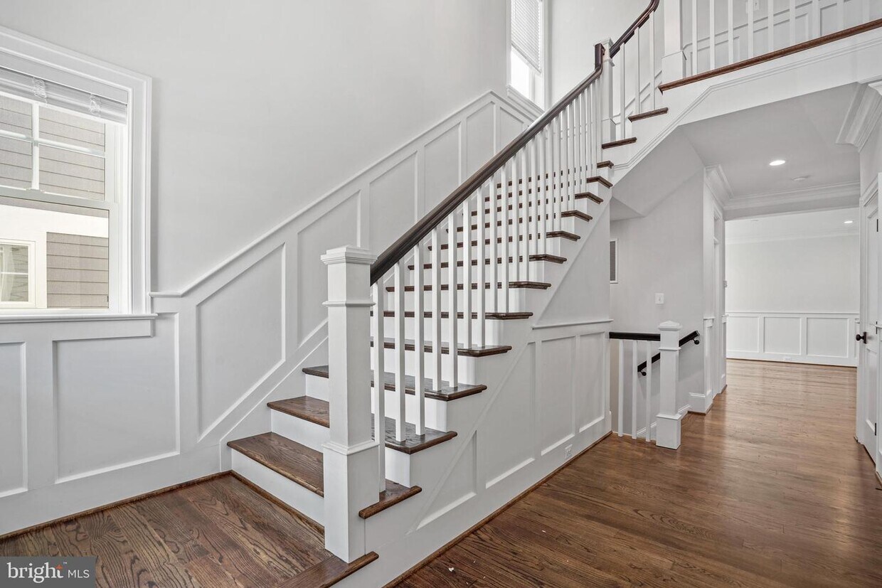 1820 N Dinwiddie St, Arlington, VA 22207 House Rental in Arlington