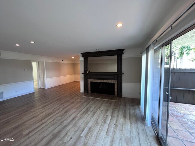 Building Photo - 31558 Agoura Rd