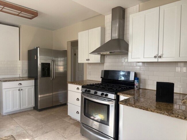 Foto del edificio - House For Lease