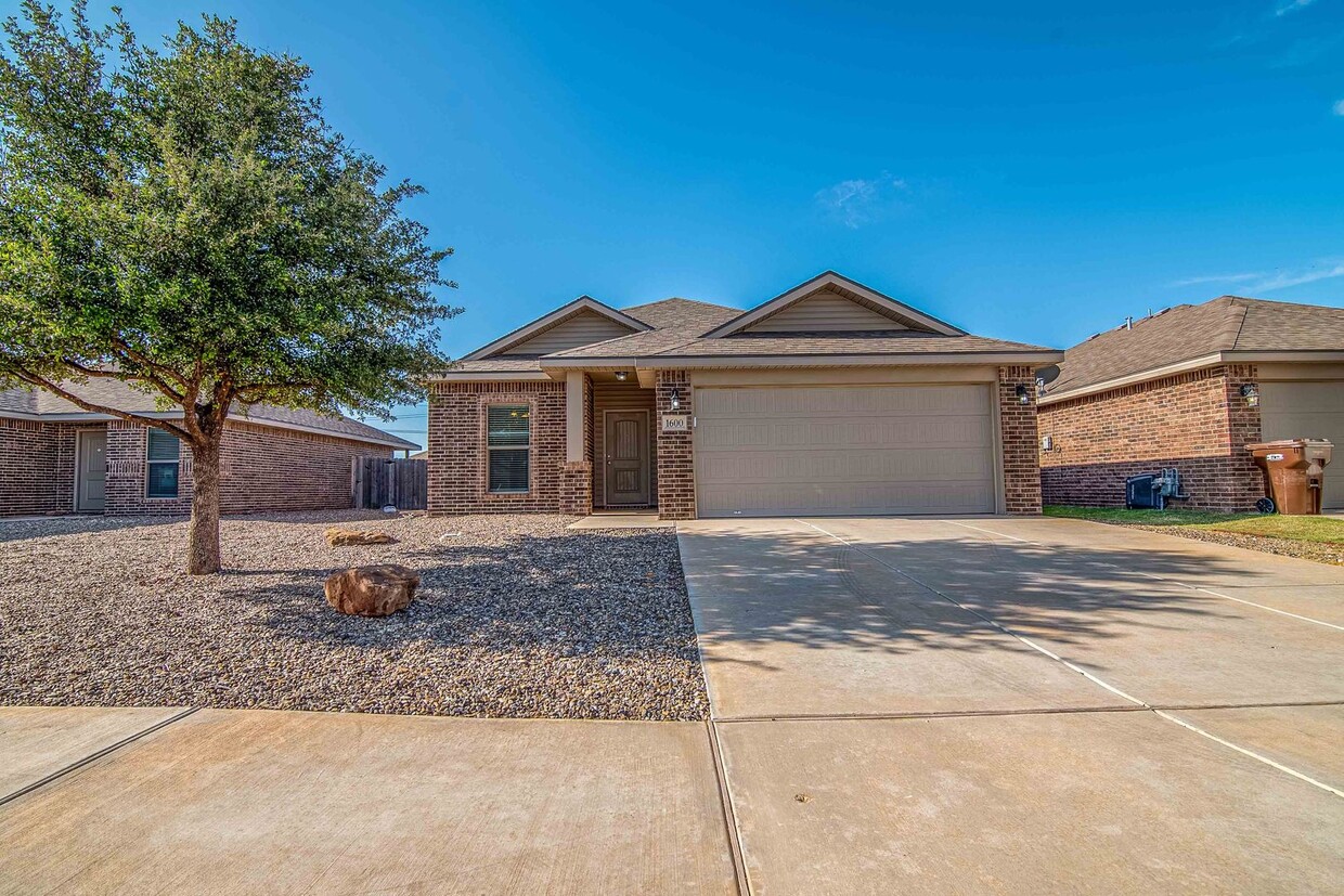 Primary Photo - 1600 Rattler Ln