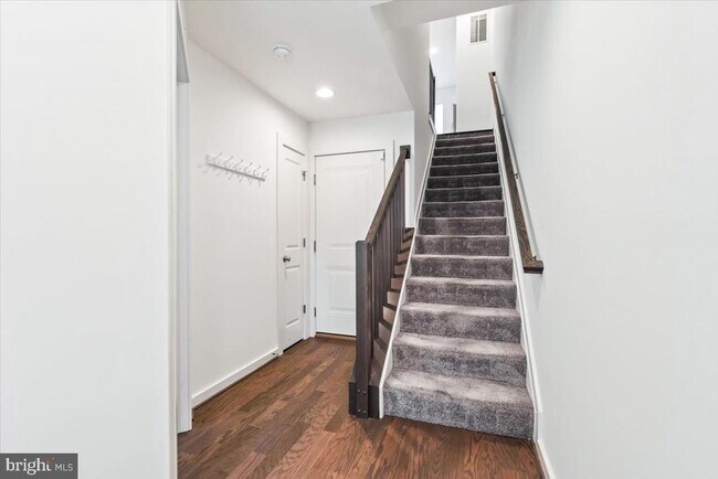 Foto del edificio - 1502 Trafalgar Ln