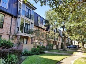 Building Photo - 2425 Underwood St