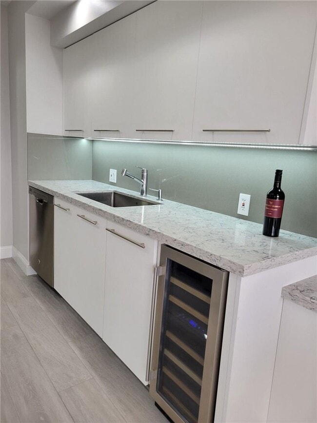 Building Photo - 20281 E Country Club Dr