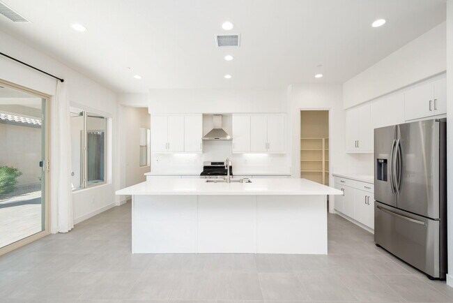 Foto del edificio - 80422 Platinum Wy