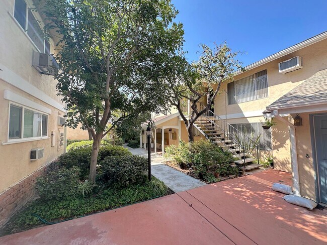 Building Photo - Condo Complex on Quiet Street w/ Pool & Ga...