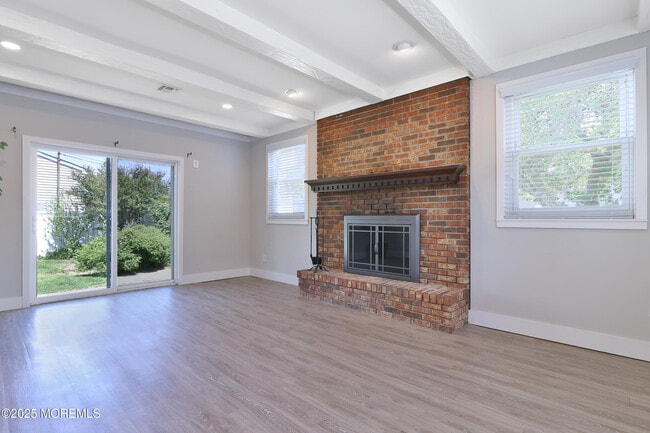 Building Photo - 68 Elm St