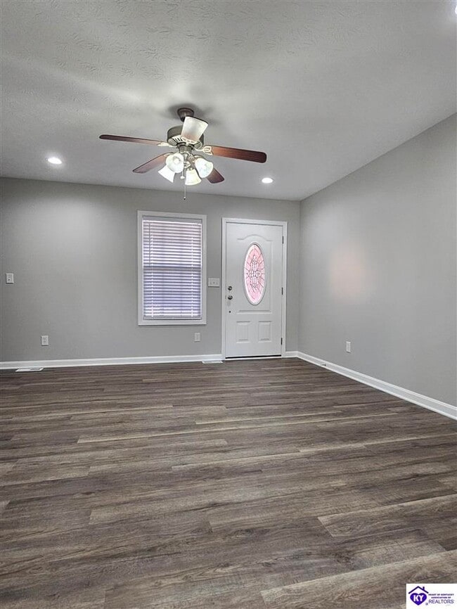 Building Photo - 118 Twin Lakes Dr