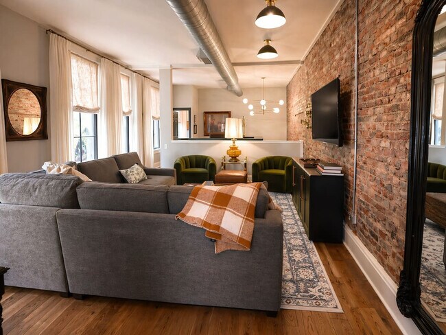 Foto del edificio - 124 W 9th St