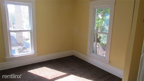 Building Photo - 849 Geneva Ave SE