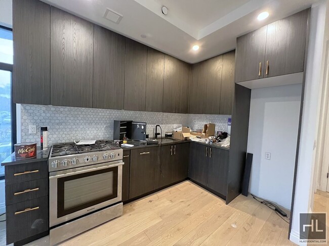 Building Photo - Luxurious 2 bedroom/2 Bathroom duplex apt ...