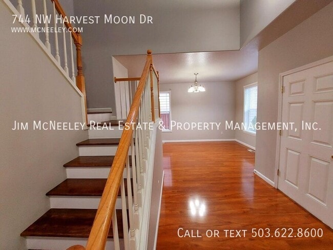 Building Photo - 744 NW Harvest Moon Dr