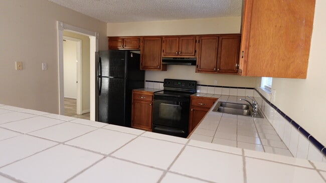 Building Photo - 623 S Cypress St