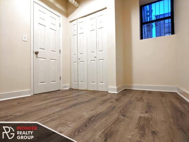 Building Photo - 1 bedroom in CHICAGO IL 60651