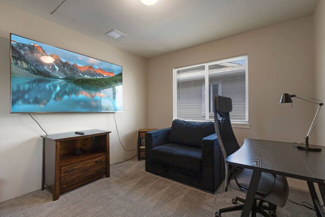 Foto del edificio - Relaxed Island Living- Spacious 4BR w/ WD,...