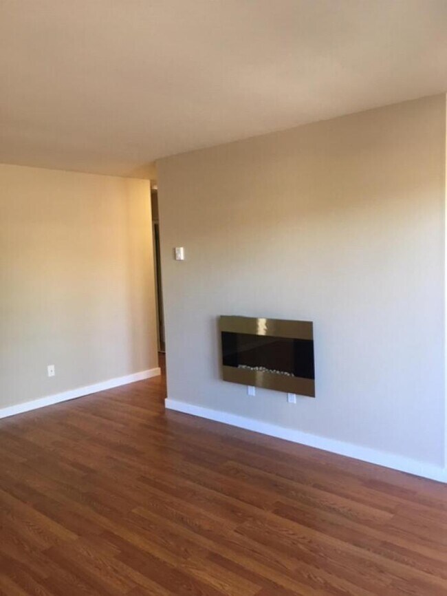 Building Photo - 1 bedroom in Seattle WA 98125