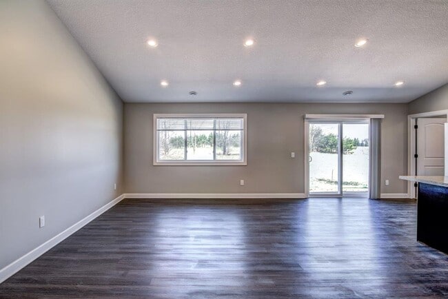 Foto del edificio - 3 Bedroom Town Home, Association Maintaine...