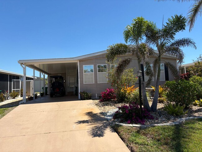 Foto del edificio - Florida living at its finest! 3/2 with a c...