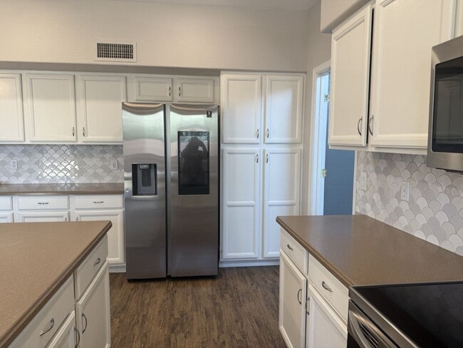 Foto del edificio - Large-4 bedrooms plus Den in Mesa