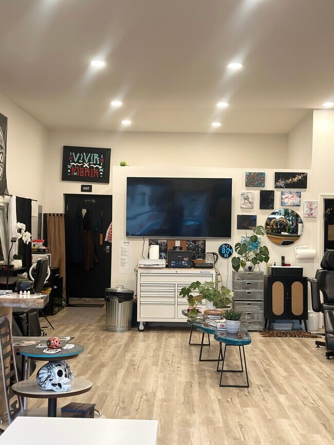 Foto del edificio - 911 E 5th St