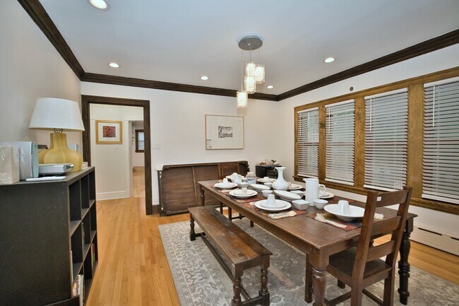 Foto del edificio - 2437 W North Shore Ave