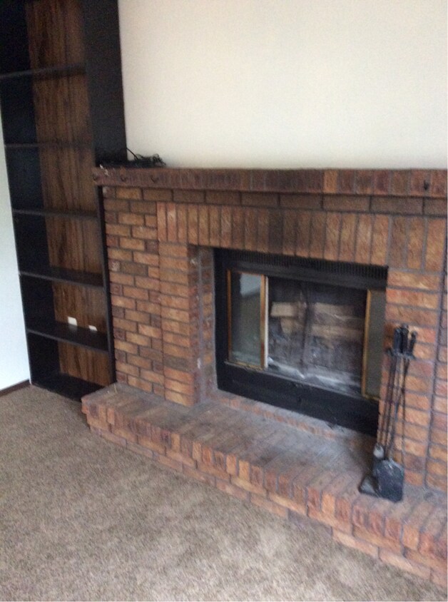 Building Photo - 527 S Estrella Ave