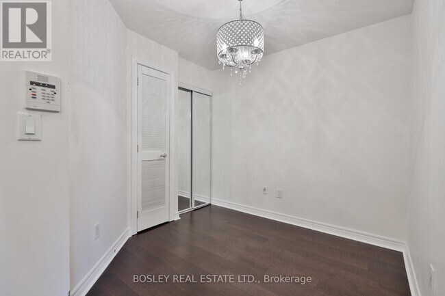 Photo du bâtiment - 100 Hayden St