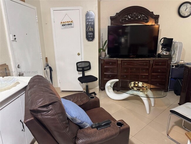 Foto del edificio - 1825 W 56th St