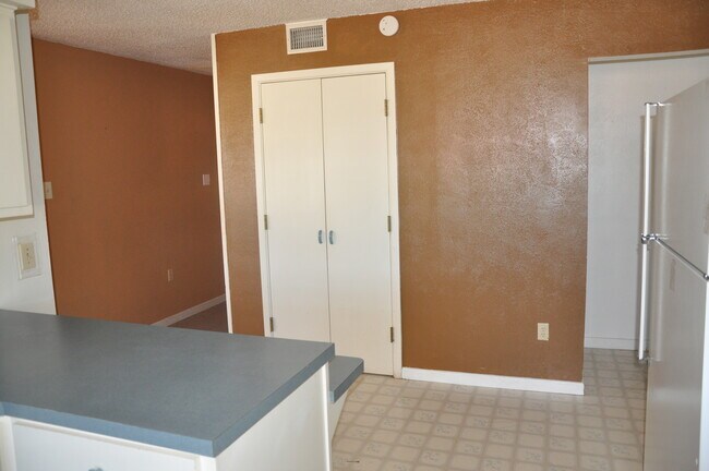 Despensa - 2605 43rd St