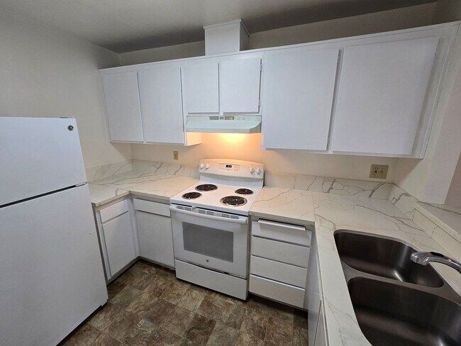 Foto del edificio - Bright Upstairs Studio Near Mesa College – Updated & Move-In Ready