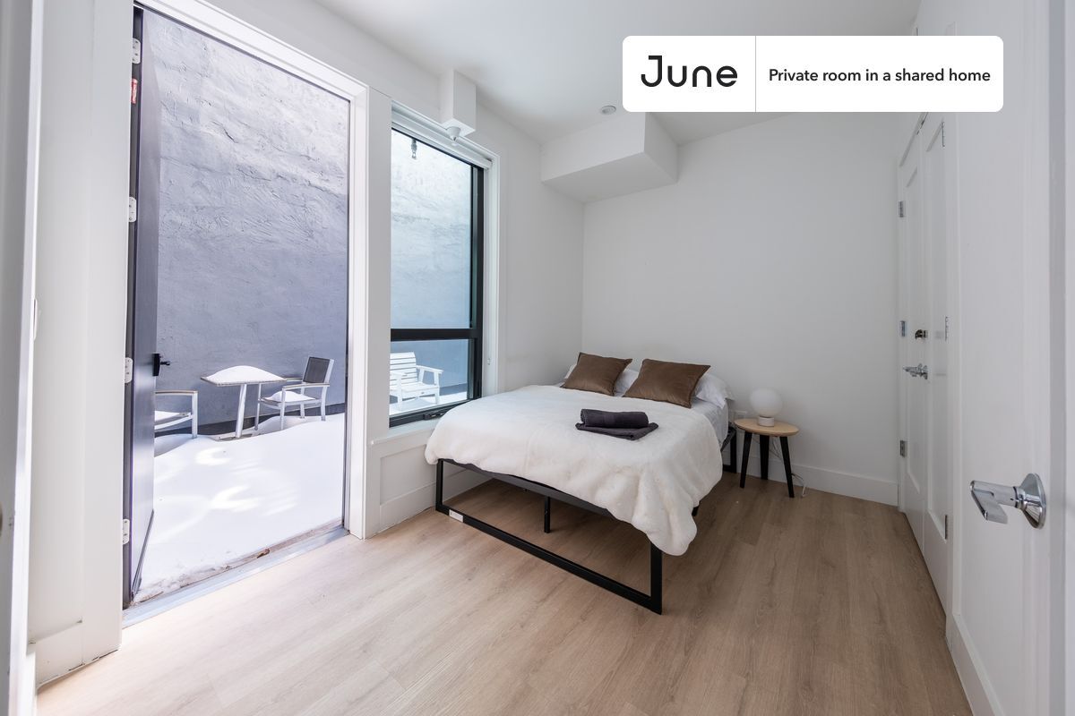 Room in Shared 4 bed/2 bath home - Room in Shared 4 bed/2 bath home