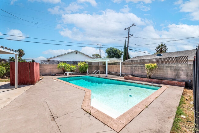 Foto del edificio - 4934 Doreen Ave