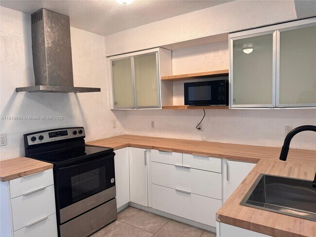 Foto del edificio - 146 NW 56th St