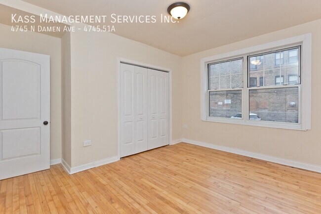 Building Photo - Newly Rehabbed Ravenswood 3 Bed/1.5 Bath- ...