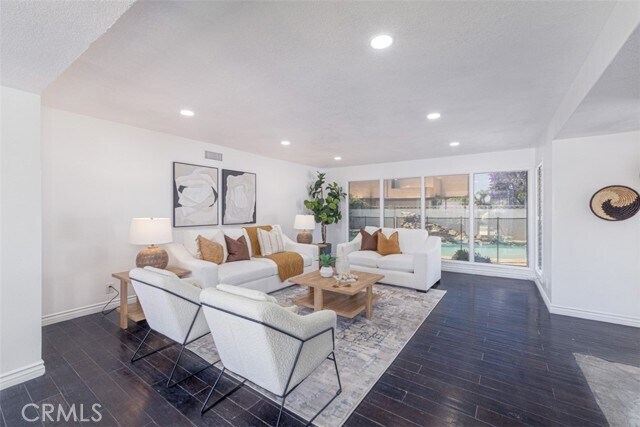 Foto del edificio - 1688 N Shaffer St