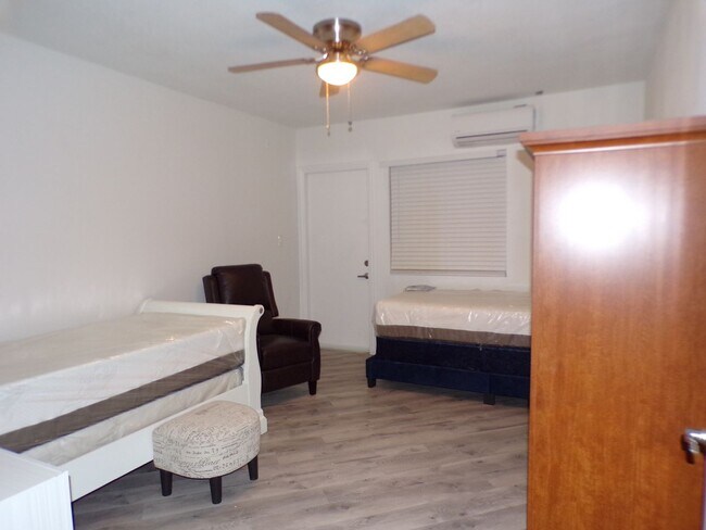 Foto del edificio - Abbys Room and Co-Living Units