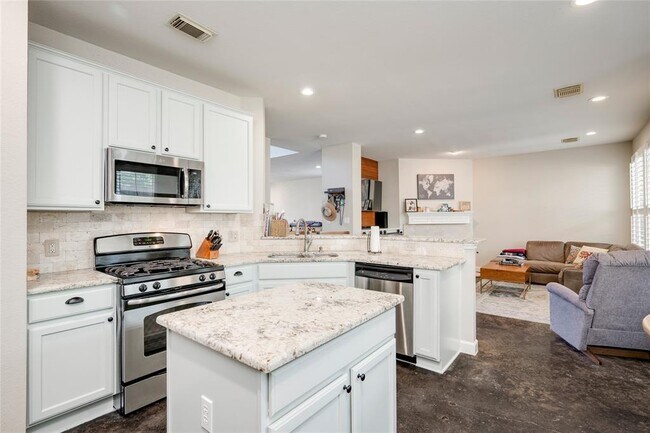 Foto del edificio - 2729 Kinney Oaks Ct