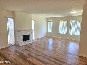 Building Photo - 7417 N Vía Camello Del Norte