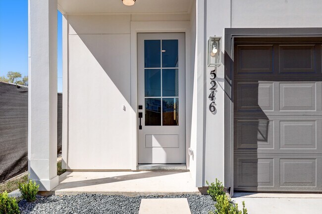 Foto del edificio - 5242 Texas St