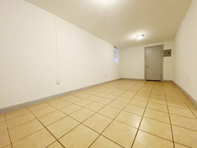 Building Photo - 615 S Glendale Ave