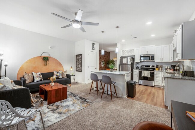 Foto del edificio - 637 Wildlight Ave