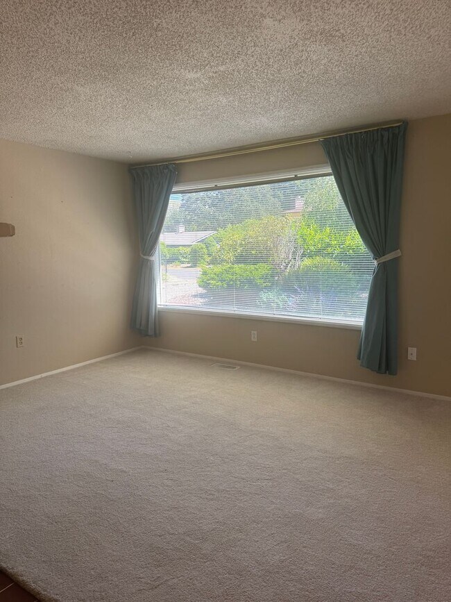 Building Photo - Beautiful 2 bedroom 1 bath Cozy Home for Rent- Minutes from Steilacoom Lake!