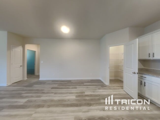 Building Photo - 255 Oliver Dr