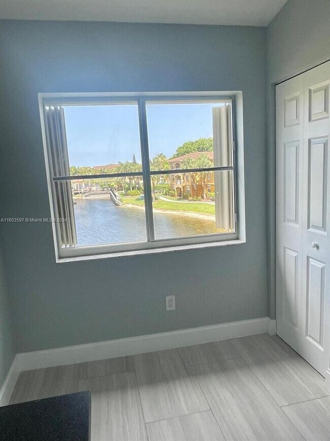 Foto del edificio - 165 NW 96th Terrace 3-308, Pembroke Pines,...