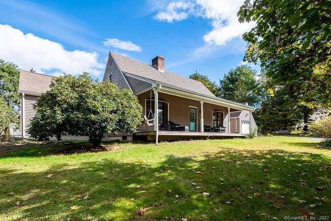 Foto del edificio - 131 Hemlock Dr